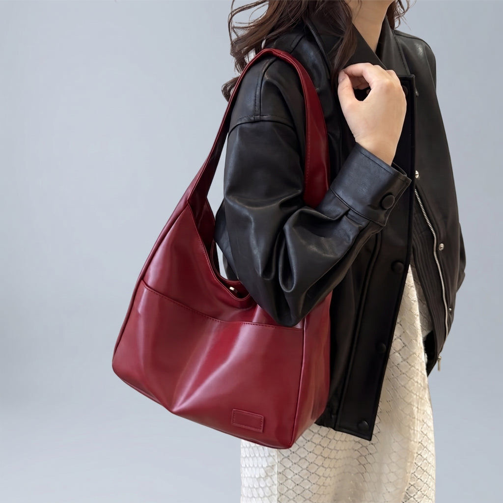 Sofia in Wine Red getragen