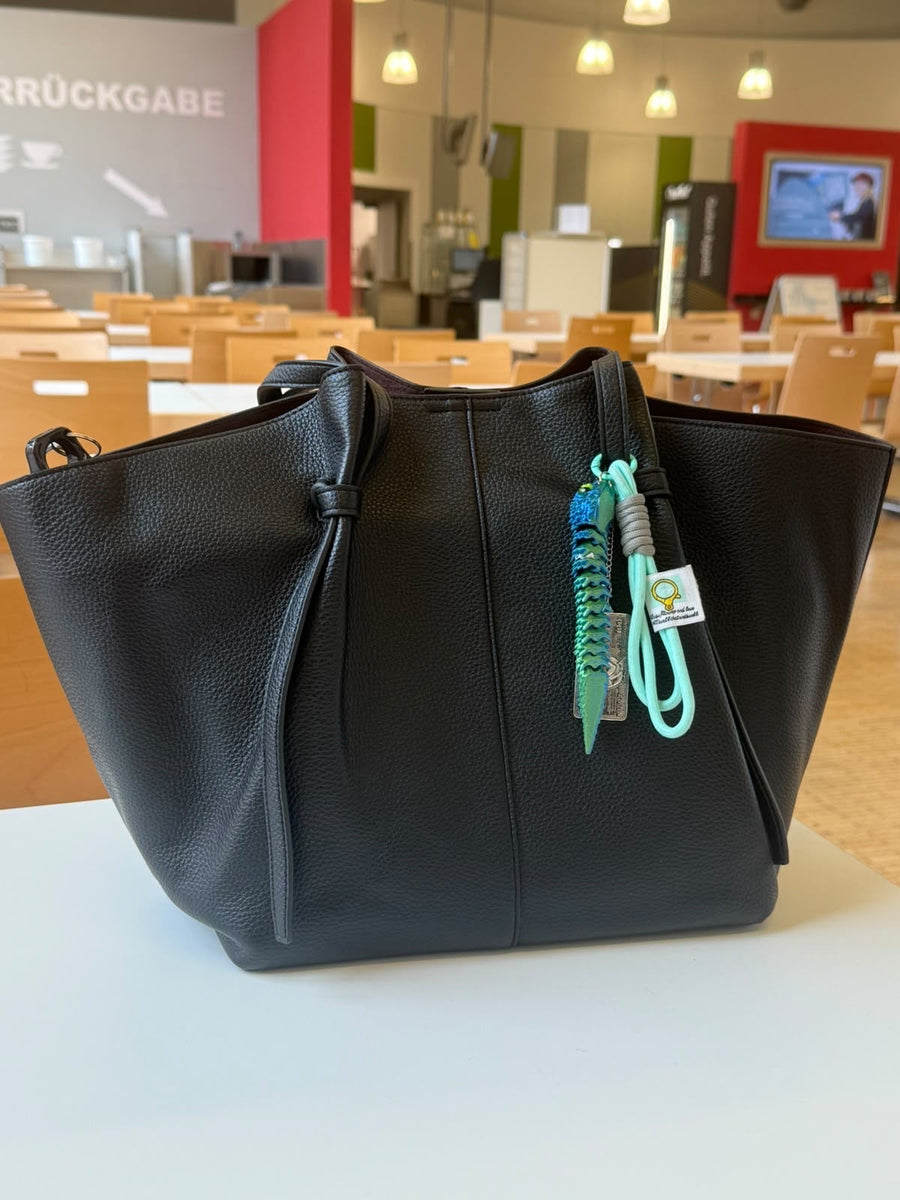 Verona in Classic Black in der Uni-Mensa